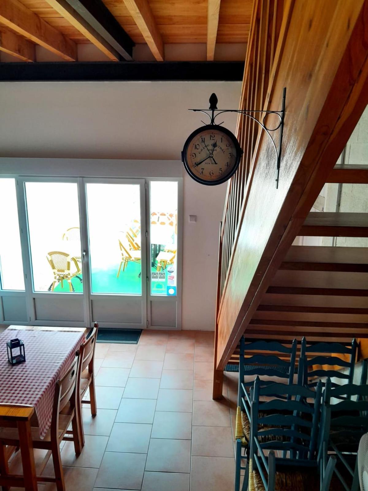 Отель Le Relais De Poste Orbigny Экстерьер фото